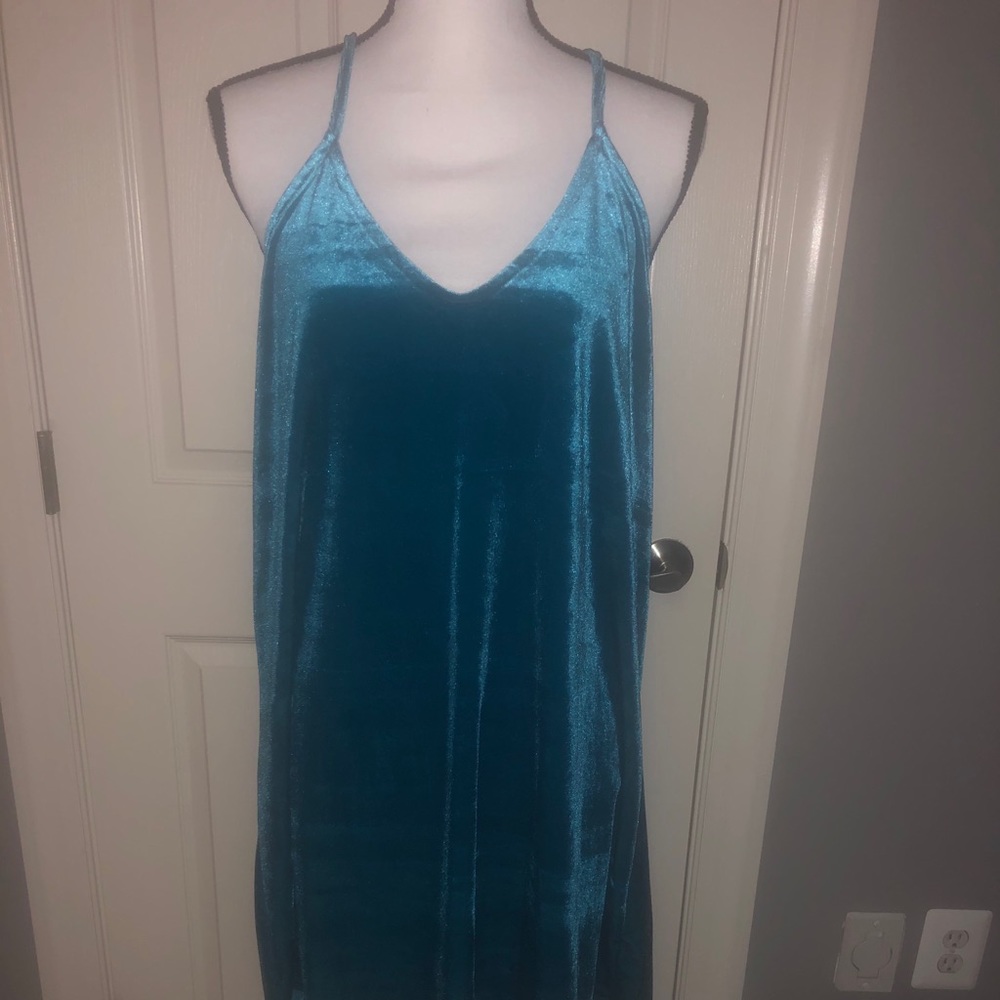 Abaund Dress